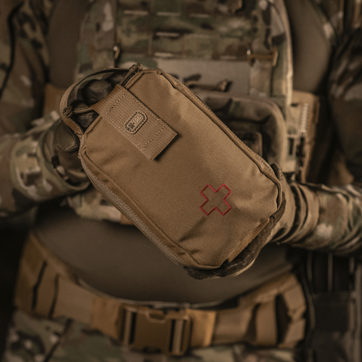 M-Tac Medical Pouch Rip Off henkilökohtaiseen ensiapupakkaukseen, yhteensopiva MOLLE Velcro -järjestelmän kanssa, vahva vetoketjusuljin, modulaarinen muotoilu.