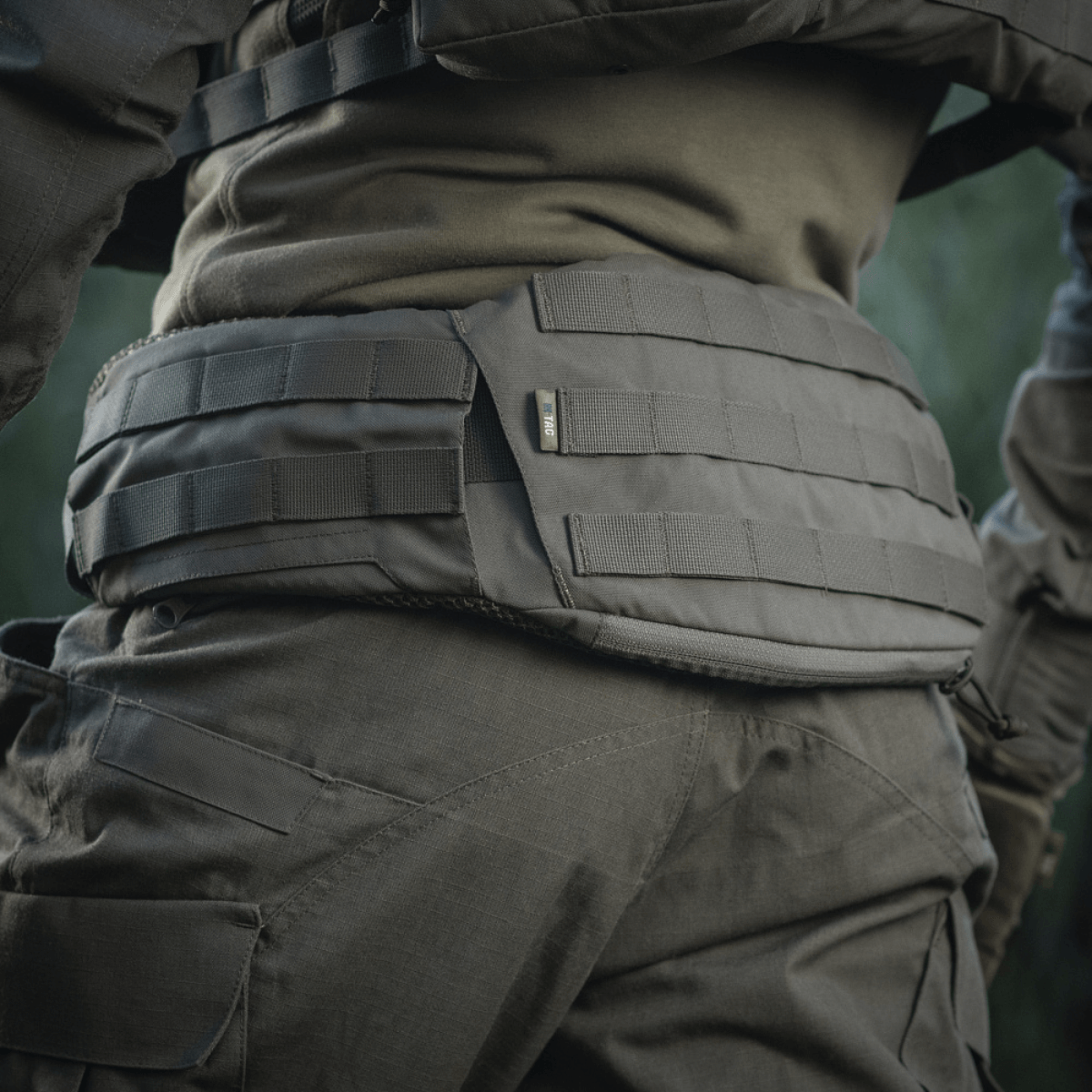 M-Tac War Belt ARMOR MOLLE-webbingillä ja Cordura 500D -kankaalla, tarkoitettu taktiseen käyttöön ja nykyaikaiseen taisteluvarustukseen.