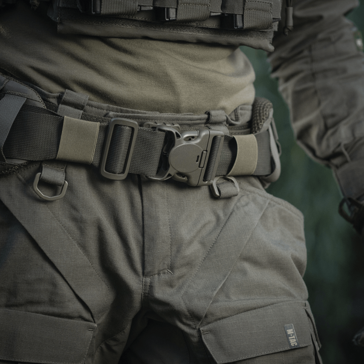 M-Tac War Belt ARMOR MOLLE-webbingillä, taktinen vyö taistelutehtäviin, valmistettu kestävästä Cordura 500D -materiaalista.