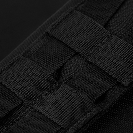 Lähikuva M-Tac Medical Pouch Elite Rip Off -pussin mustista joustohihnoista ensiapuvälineille.