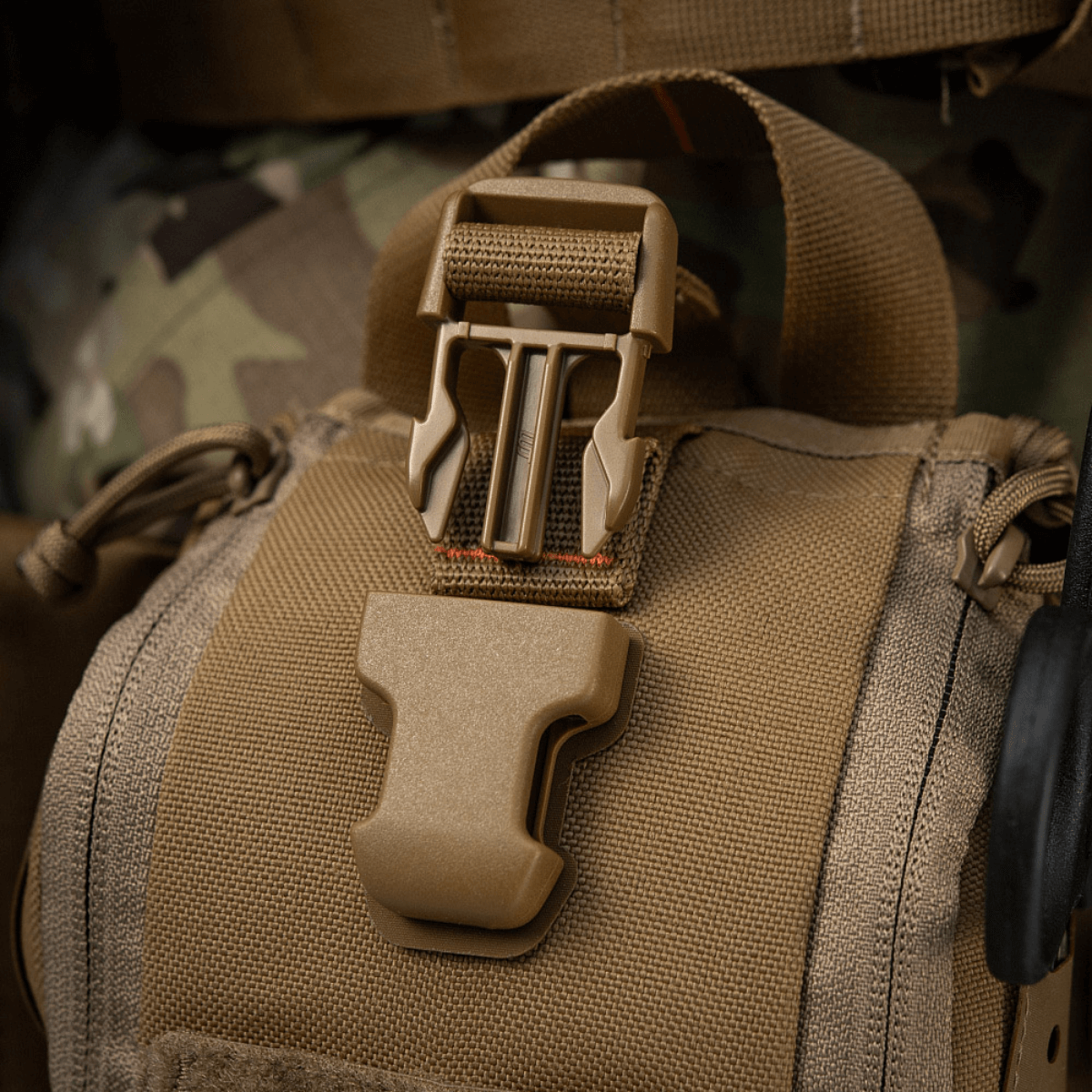 M-Tac Medical Pouch Elite Rip Off nopealla avauksella taktiseen käyttöön.