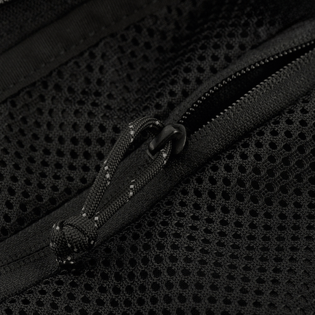 Lähikuva vetoketjusta M-Tac Magnet XL Bag Elite -laukussa.