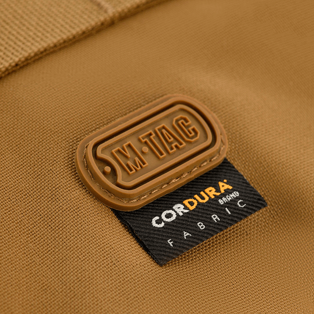 Lähikuva M-Tac toilettilaukku Elite Gen.II:stä Cordura-kangasmerkillä.