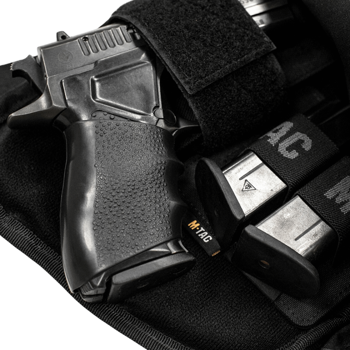 M-Tac Double Mag Pouch Hook Backed Magazine, pistooli ja lippaat Velcro-suljetussa kotelossa.