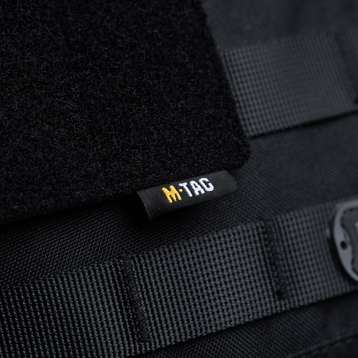 M-Tac paneeli patcheille MOLLE 80x135 plastbaseilla ja hook & loop overflade patcheille ja ID:lle MOLLE-järjestelmissä
