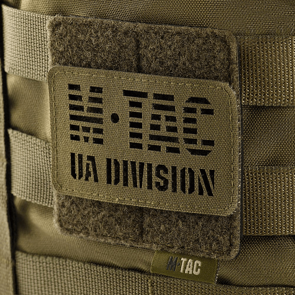 M-Tac paneeli patcheille MOLLE 80x85, kiinnitetty reppuun, hook & loop overflade ja plastbase vakautta varten
