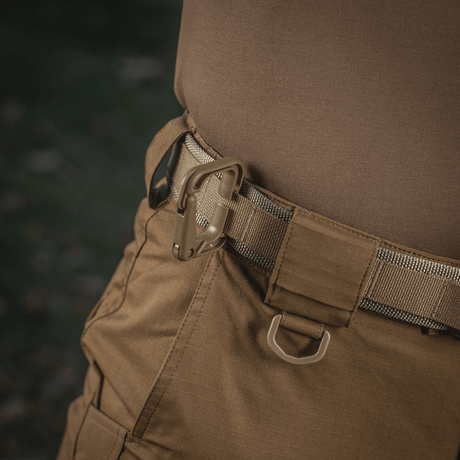 M-Tac Cobra Buckle taktinen vyö Laser Cut käytössä, suunniteltu sotilas- ja poliisivarusteisiin, valmistettu Cordura Squadronista ja 40 mm nylon-webbingistä.