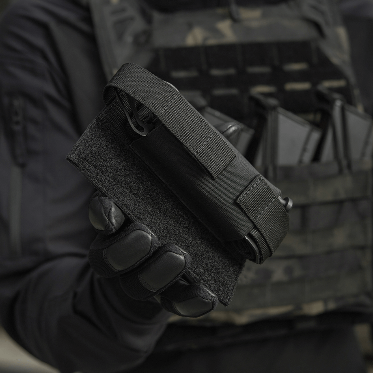 M-Tac Tourniquet Pouch Elastisk VELCRO Gen.II käytössä taktisen liivin kanssa, Cordura 500D ja Texcel-hihnat