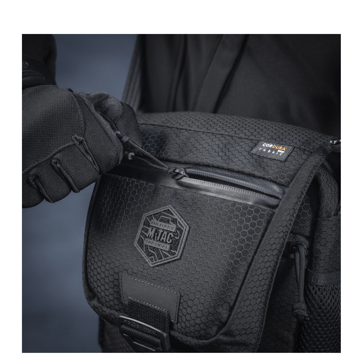 M-Tac Satellite Magnettaske Gen. II Elite Hex, musta Cordura Hex, NIJ-sertifiointi, esitetty galleria-asento 1.