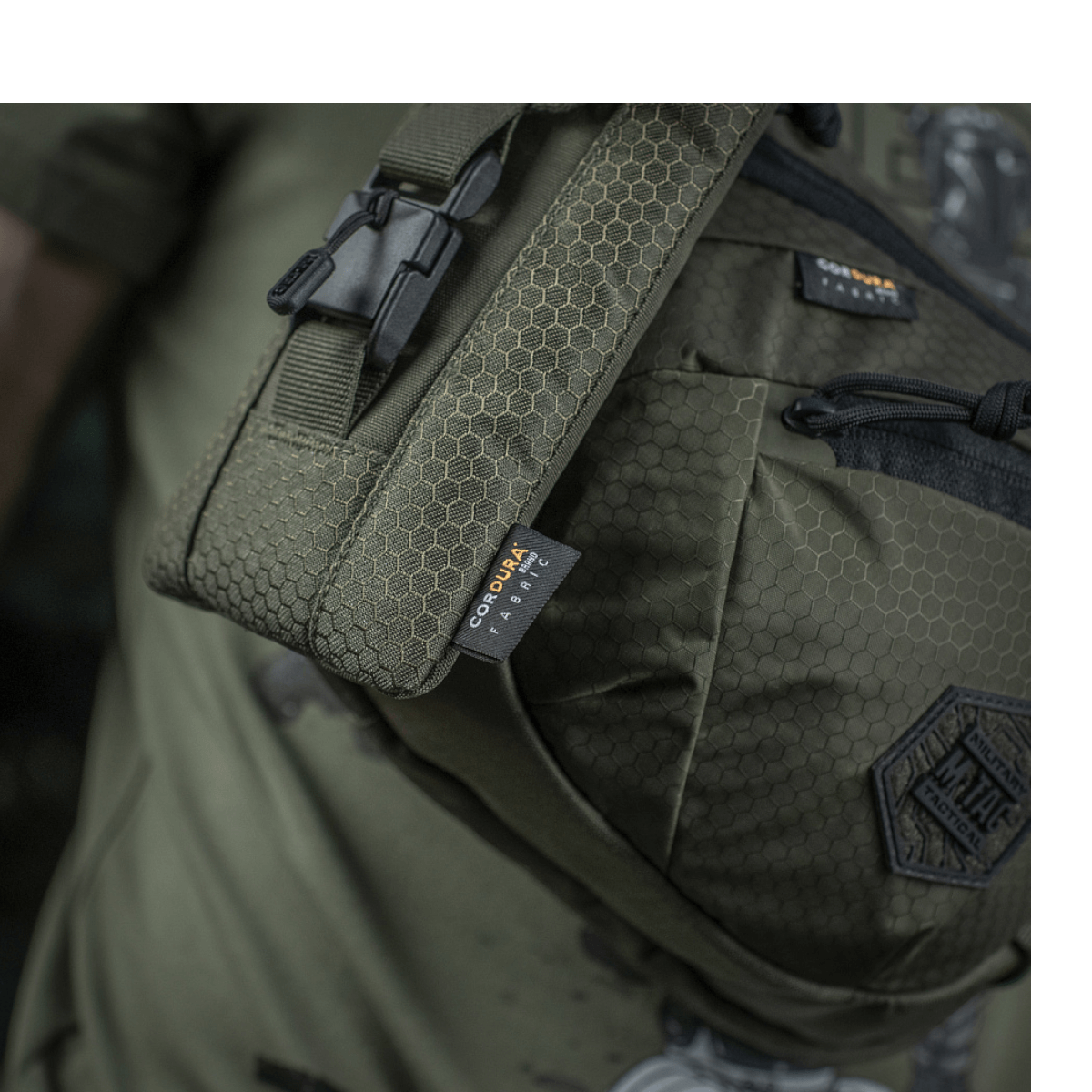 Reppu CORDURA HEX -materiaalista WJ-magneettisoljella, suunniteltu M-Tac Smartphone Lomme Elite Large Hex -tarvikkeeksi.