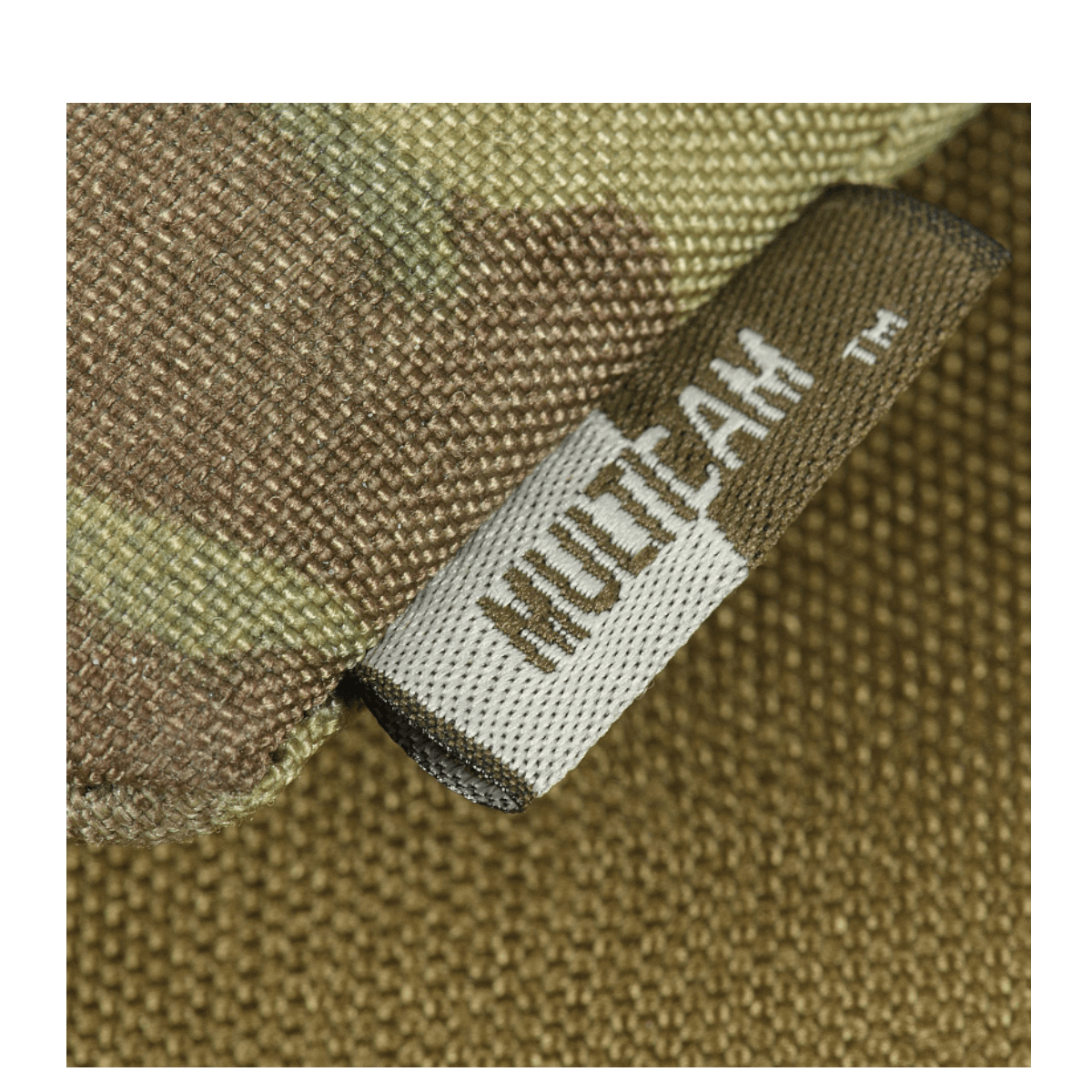 Lähikuva Multicam-merkistä M-Tac Smartphone Lomme Elite Large Hexissä, tehty Cordura HEX -kankaasta.