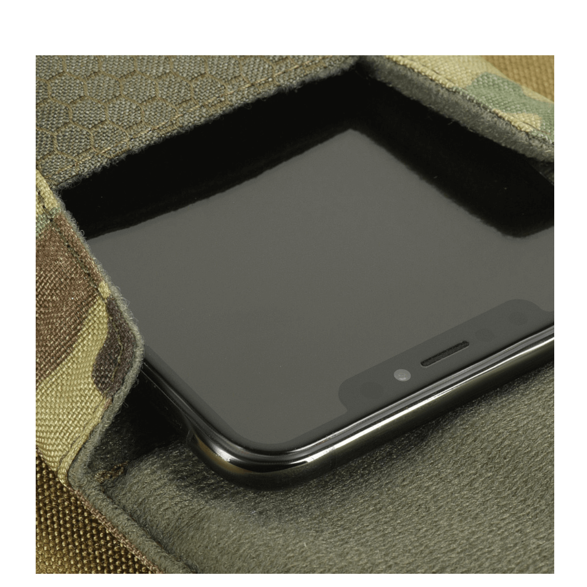 M-Tac Smartphone Lomme Elite Large Hex kestävästä Cordura-materiaalista magneettisoljella, suojaa älypuhelimia jopa 6,5 tuumaa.