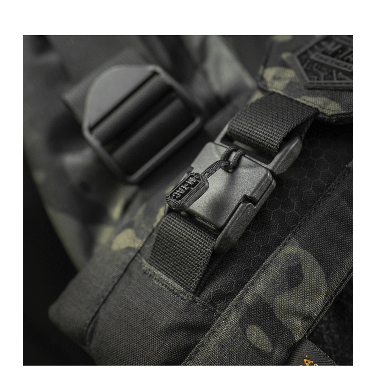 M-Tac Smartphone Lomme Elite Large Hex WJ-magneettisoljella CORDURA HEX -materiaalista, musta muotoilu.