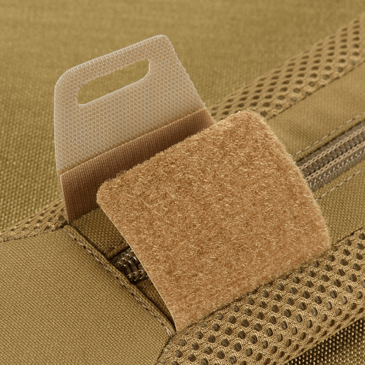 M‑Tac olkahihnan pehmike 40 mm Elite, robusti Cordura ja 3D-mesh ventilointiin ja paineenlievitykseen. Yksityiskohta remmistä ja tarrakiinnityksestä.