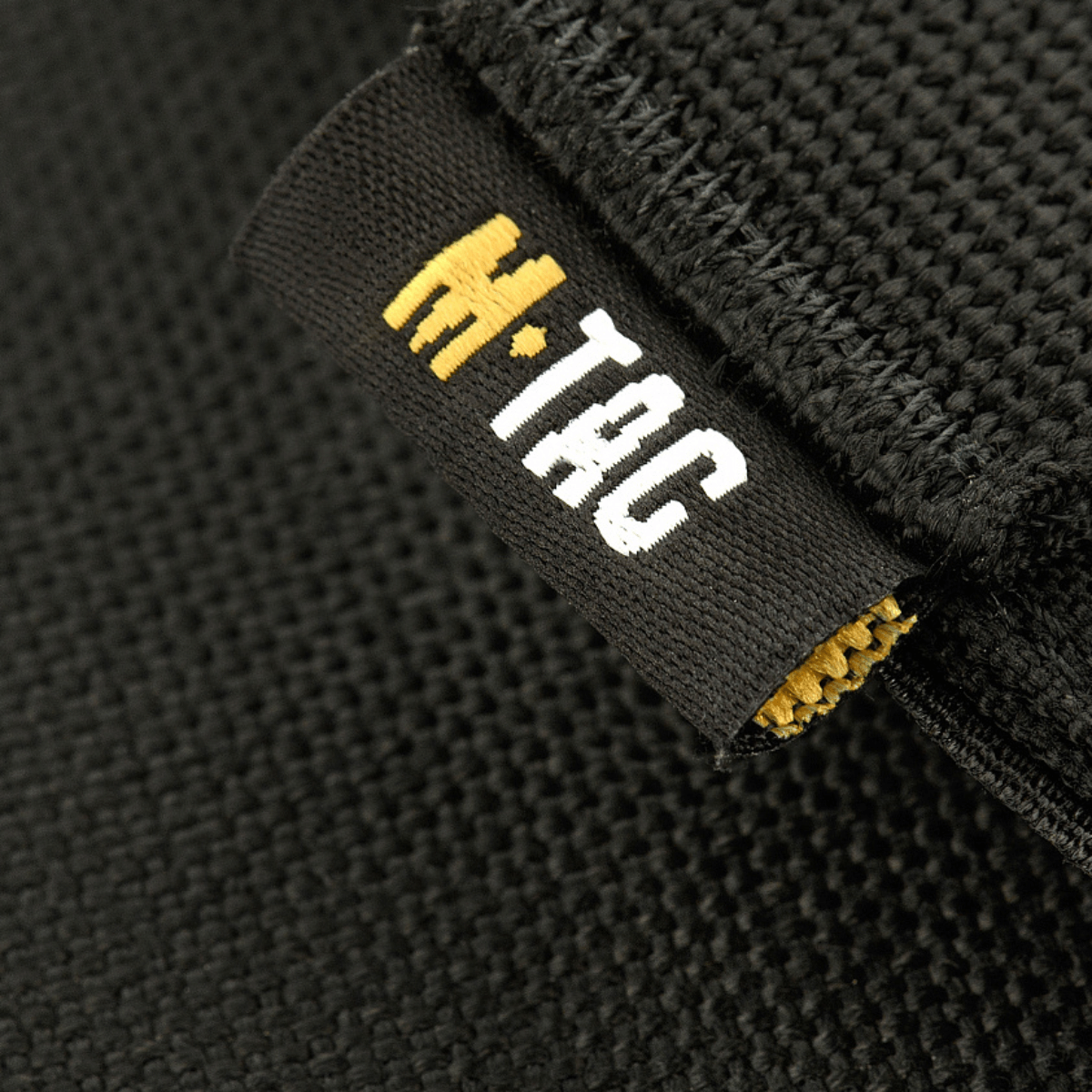 M‑Tac Front Panel Cuirass QRS M‑Tac-logolla ja mustalla Cordura 500D -yksityiskohdalla, sopii sotilaskäyttöön ja lisävarusteille.