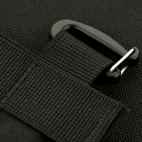 Lähikuva M‑Tac Front Panel Cuirass QRS:stä mustalla Woojin-lukolla ja MOLLE-remmeillä kestävässä Cordura 500D -materiaalissa.
