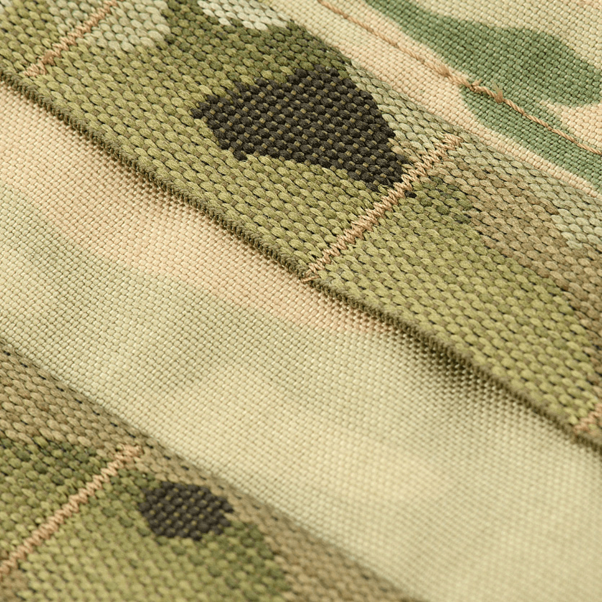Yksityiskohtia M‑Tac Front Panel Cuirass QRS Cordura 500D:ssä, MOLLE-järjestelmä ja Woojin-koukut.