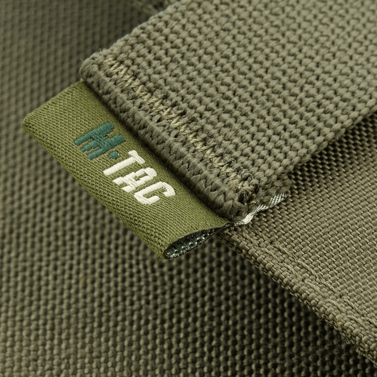 M‑Tac Front Panel Cuirass QRS Cordura 500D:llä, MOLLE-järjestelmä ja Woojin‑koukut, yksityiskohta kestävästä materiaalista ja saumoista.