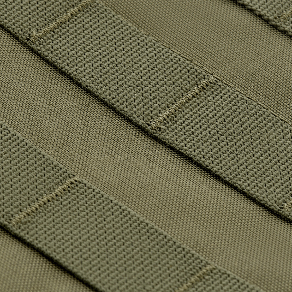 Lähikuva M‑Tac Front Panel Cuirass QRS:stä Cordura 500D -materiaalilla ja MOLLE-remmeillä sotilaskäyttöön.