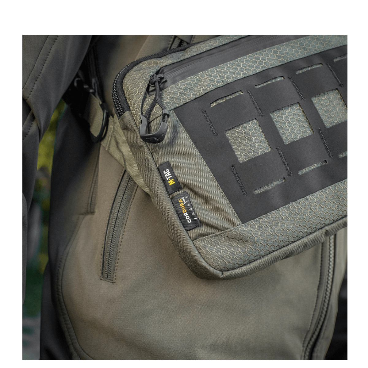M-Tac Admin-laukku Elite valmistettu kestävästä Cordura-materiaalista, säädettävä olkahihna ja YKK-vetoketjut, tyylikäs ja toimiva