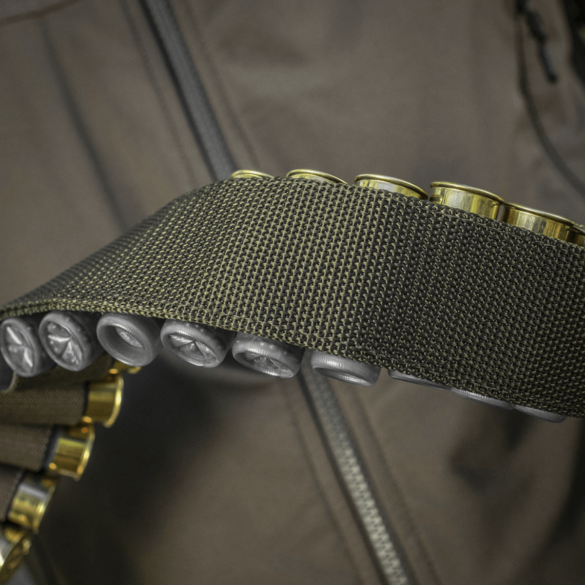 M-Tac Bandolier Elite, kapasiteetti 55 patruunaa, kaliberi 12/16, ergonomisesti suunniteltu nopeaan saatavuuteen metsästyksessä ja ampumaurheilussa.