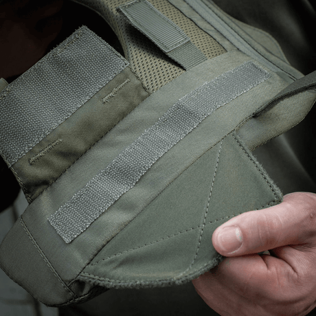 M-Tac olkatyynyn kiinnitysdetaljit: Cordura, Velcro-hihnat mukavuuteen ja painonjakaumaan