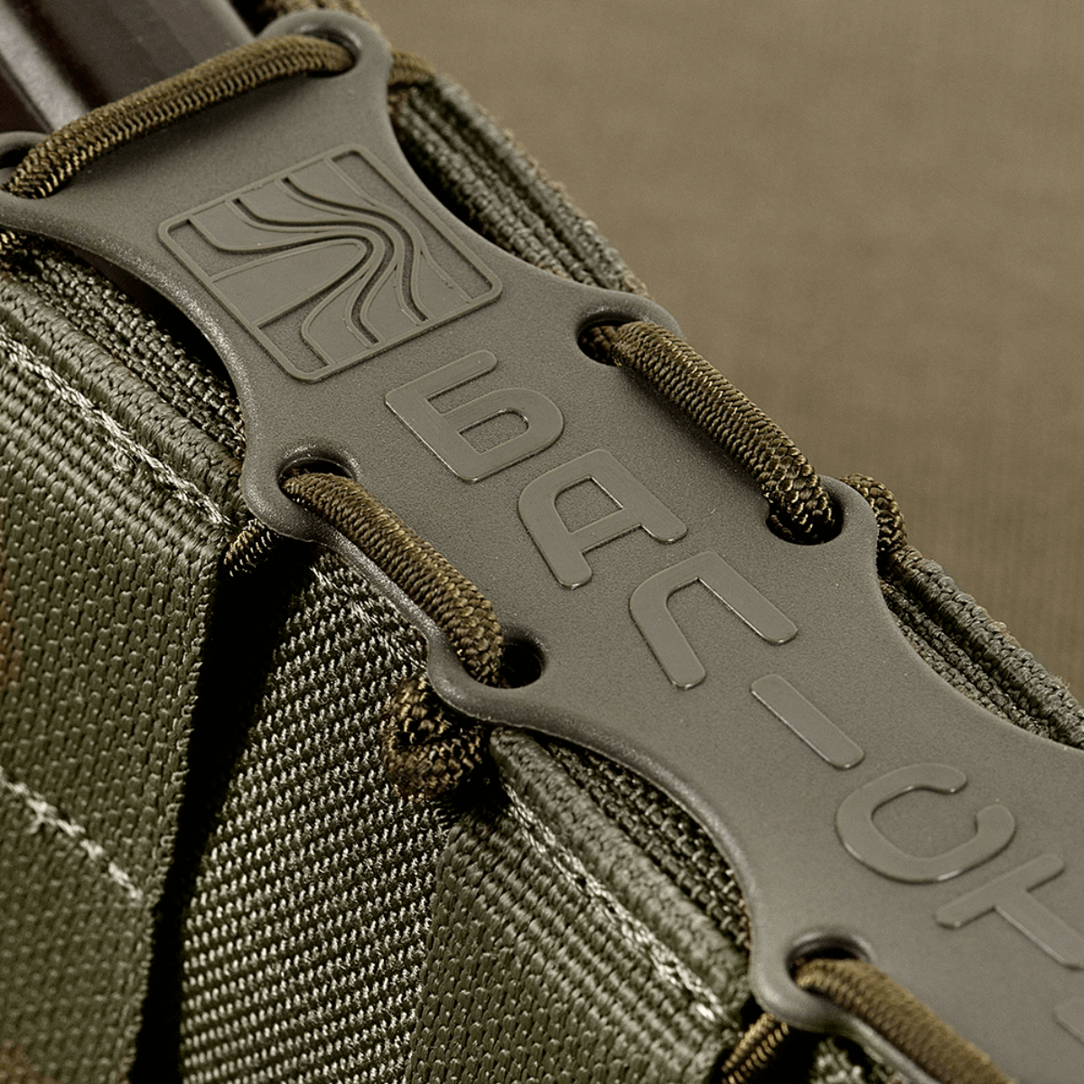 M‑Tac Mag Pouch Kolchan AK/AR:lle, kestävä Cordura 1000D ja MOLLE-kiinnitys, yksityiskohtainen näkymä.