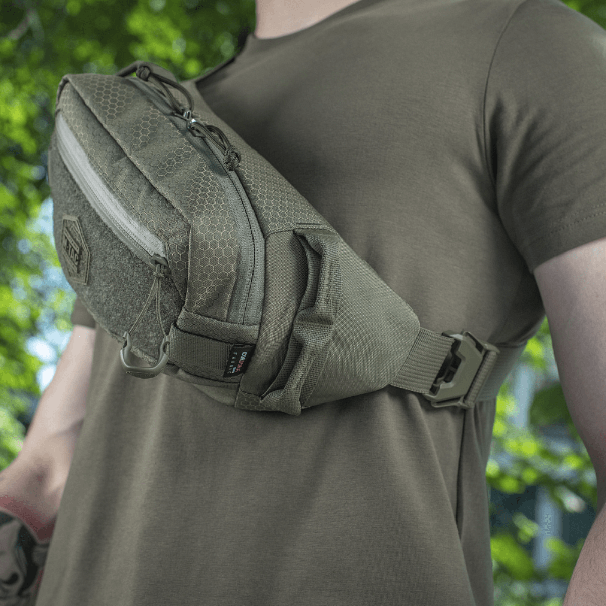 M-Tac Bæltetaske Elite Hex mallin päällä, kompakti ja tyylikäs laukku Cordura-materiaalista, sopii arkeen tai taktiseen käyttöön.