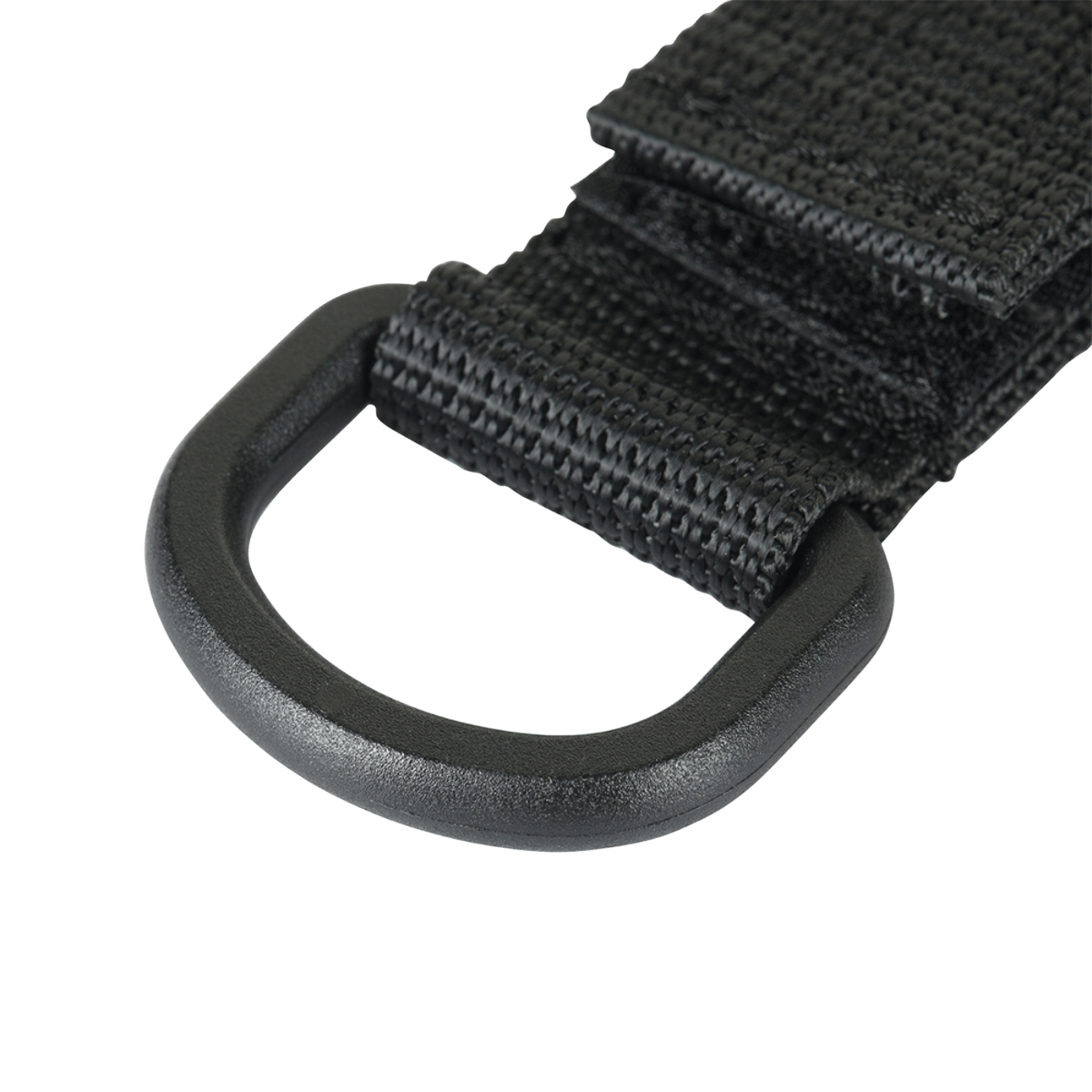 Lähikuva M-Tac D-ring-kiinnikkeestä MOLLE-järjestelmään, musta, Velcro-lukituksella, kompakti ja kevyt taktiseen käyttöön.