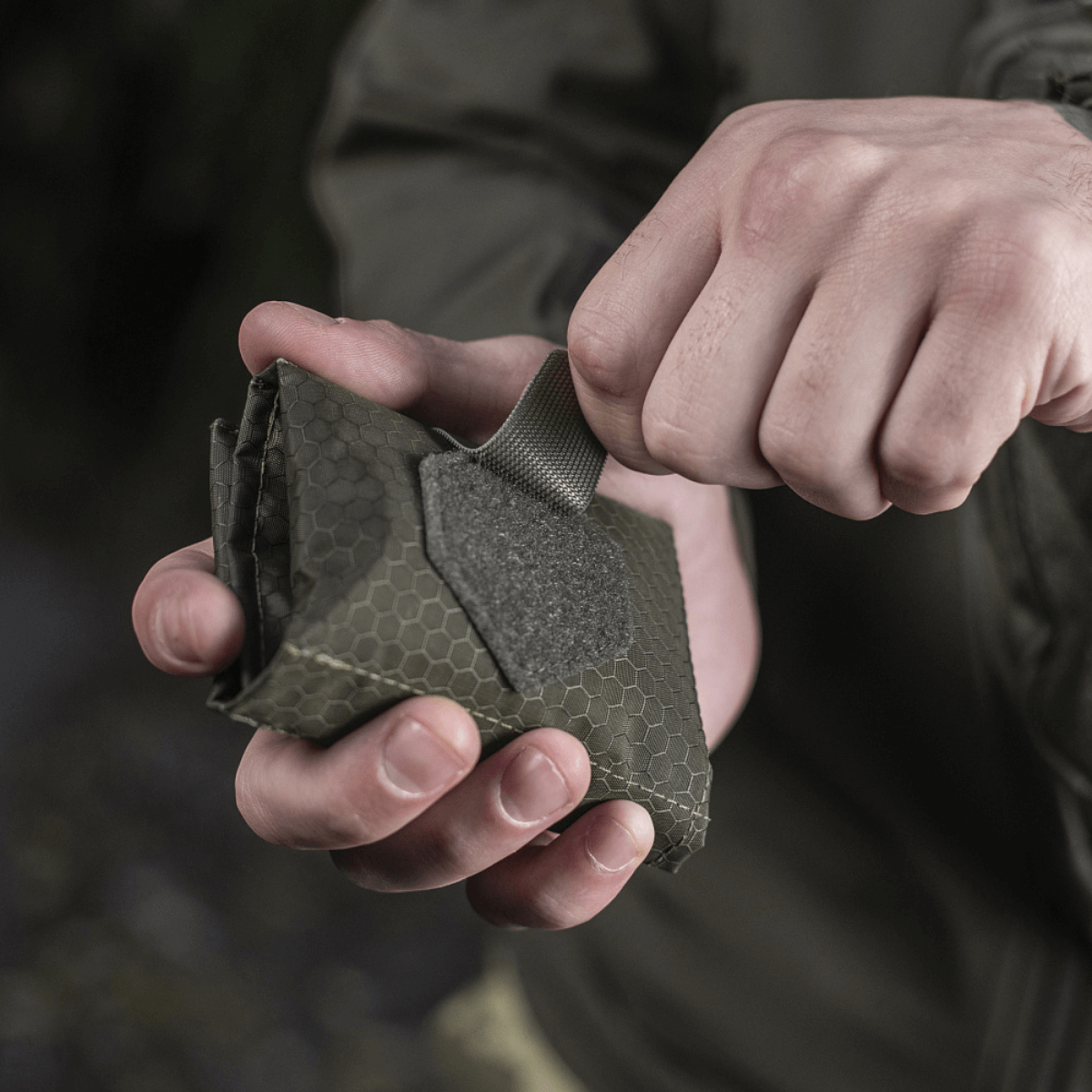 M-Tac City Med Pouch Hex, kulutusta kestävä kuusikulmio-kuvioitu ripstop-kangas, kompakti kannettava ensiapupakkaus, galleria-asento 1.