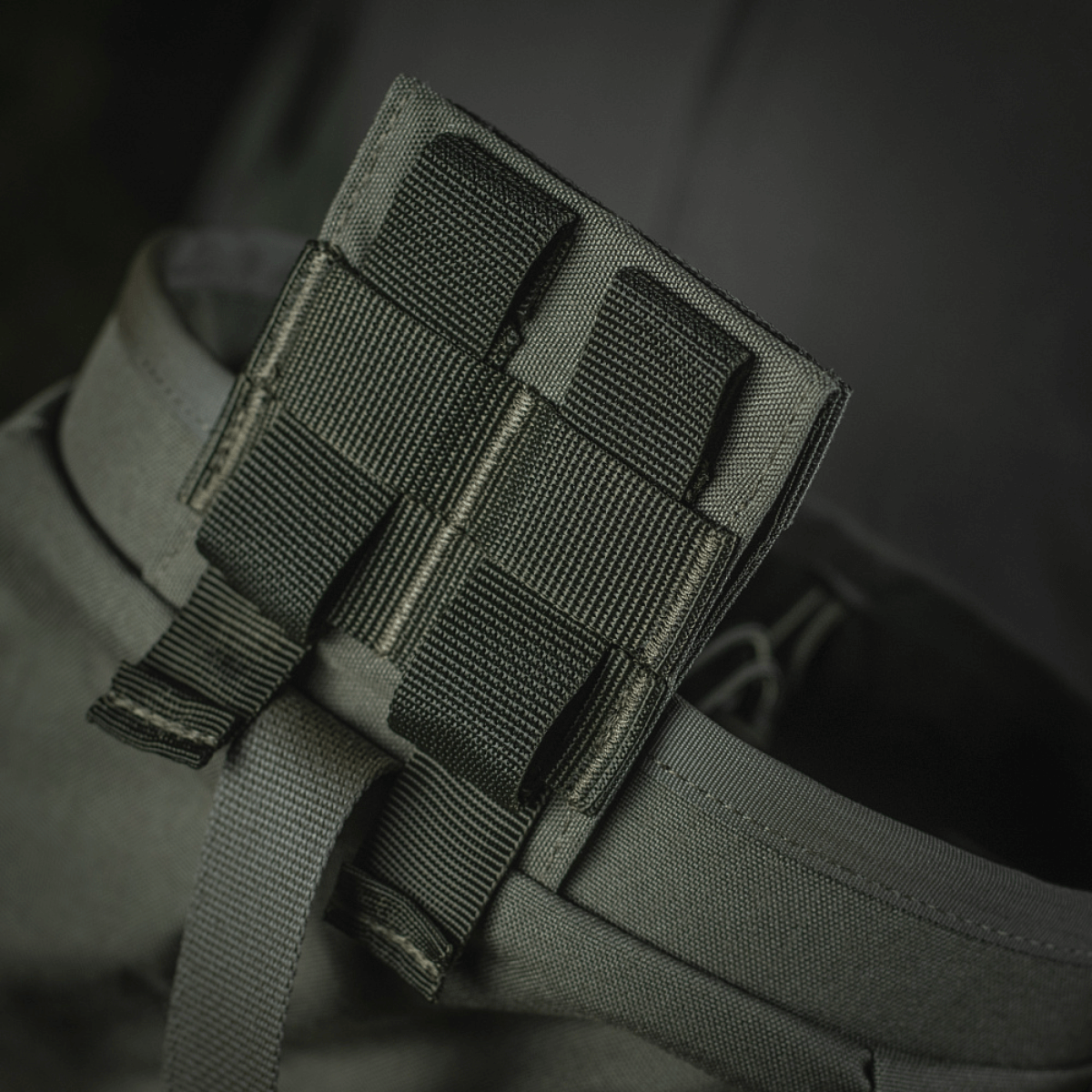 M‑Tac Magasinsæk Dump Pouch Lite Elite MOLLE-kiinnitysjärjestelmällä Cordura 500D -materiaalista kestävään ja turvalliseen säilytykseen.