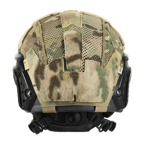 M‑Tac Hjelmcover Shroud Elite MULTICAM-muotoilussa, asennettuna TOR-D-kypärään, näyttää Velcro-paneelit ja Cordura 500D -materiaalin.
