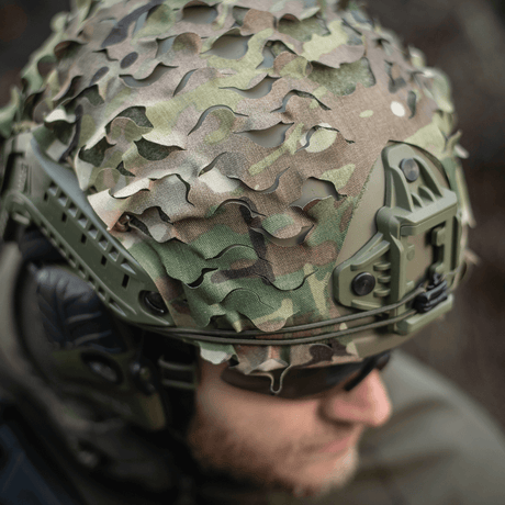 M‑Tac Vilha Hjelmcover FAST FAST-kypärällä Multicam-kuviossa, suojaa ja helppo Velcro-kiinnitys.