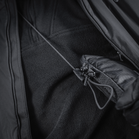 M‑Tac Pocket Bag Elite HEX säilytetty takissa, kulutusta kestävä materiaali, sopii EDC-varusteille, työkaluille ja asiakirjoille.