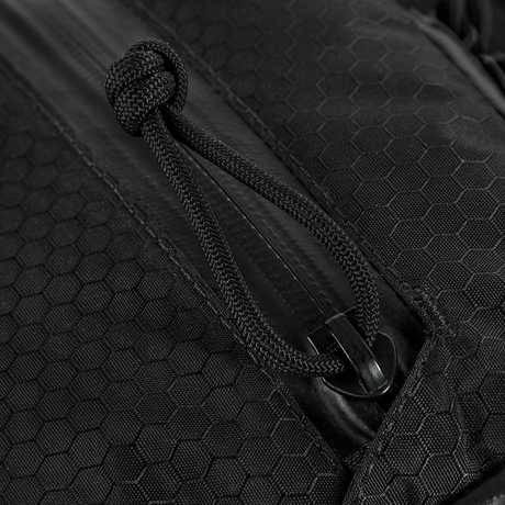 Yksityiskohta kulutuskestävästä YKK-vetoketjusta M‑Tac Pocket Bag Elite HEX:ssä kuusikulmio-kuviolla, sopii arjen pikkutarvikkeiden säilytykseen.