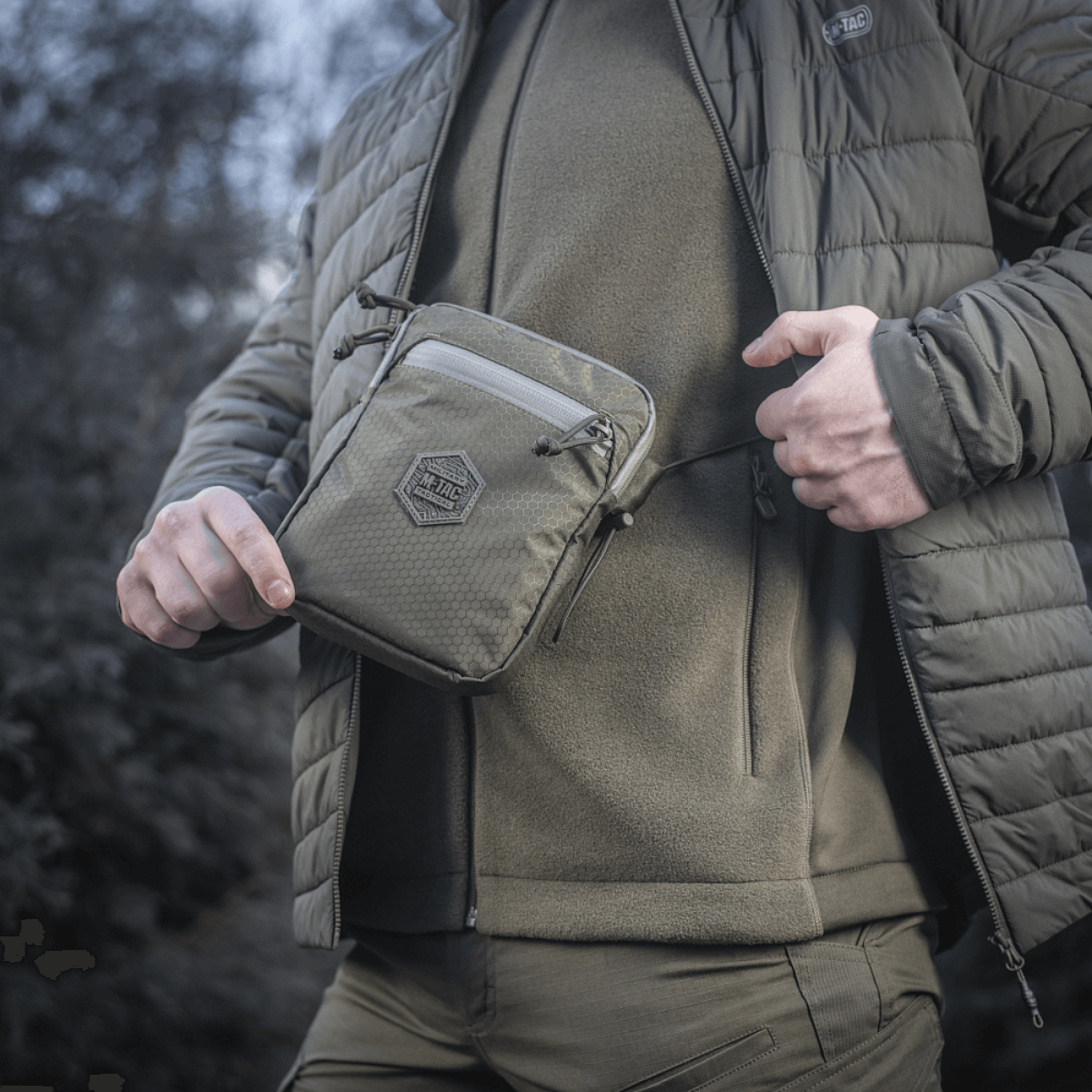M‑Tac Pocket Bag Elite HEX kulutusta kestävässä materiaalissa, sopii EDC-varusteille ja päivittäiseen käyttöön.