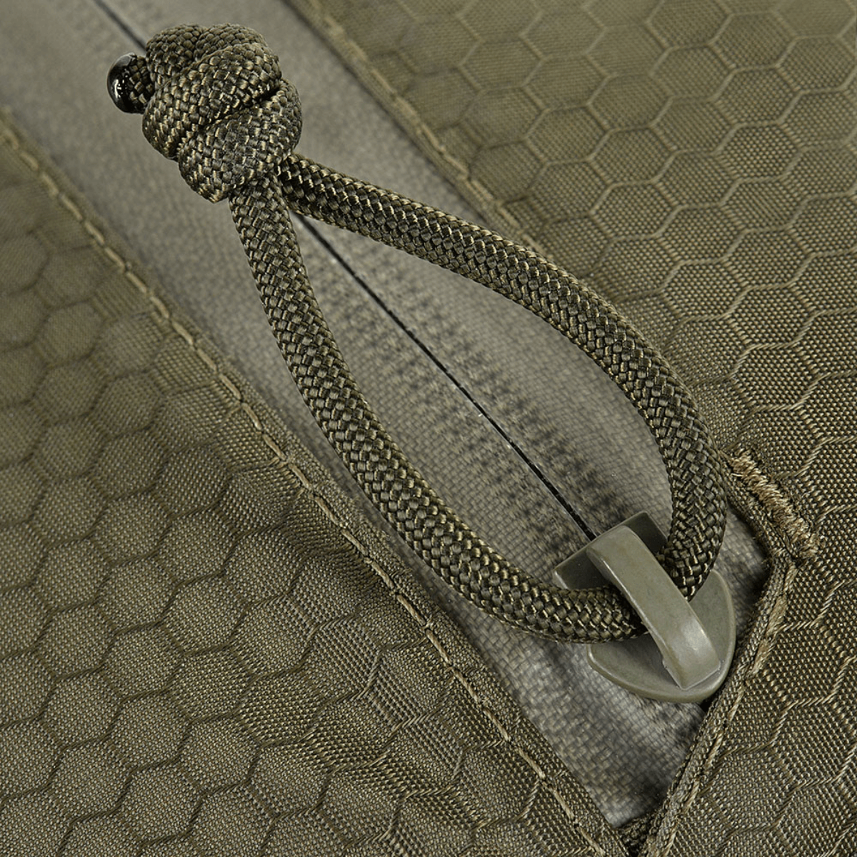 Lähikuva kulutuskestävästä YKK-vetoketjusta M‑Tac Pocket Bag Elite HEX:ssä kuusikulmio-kuvioinnilla.