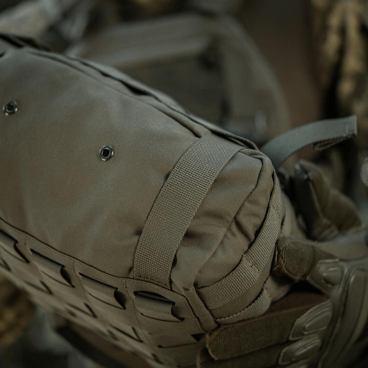 M-Tac Pouch Sukharka Gen.3 XL Cordura 500D:stä, asennettuna varusteisiin MOLLE-järjestelmällä ja Woojin-hardwarella.