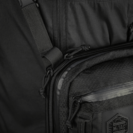 M-Tac Tablet Bag Laser Cut Hex Cordura 500D:ssä, Laser Cut MOLLE -lisävaruste etupaneelissa.