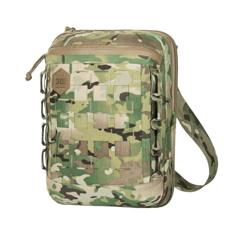 M-Tac Tablet Bag Laser Cut Hex camo-kuosissa, kevyt ja käytännöllinen EDC-laukku piilotetulla aseosastolla ja Laser Cut MOLLE -järjestelmällä.