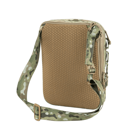 M-Tac Tablet Bag Laser Cut Hex Cordura-materiaalista, käytännöllinen laukku asiakirjoille ja EDC:lle, maastokuvio ja säädettävä olkahihna.