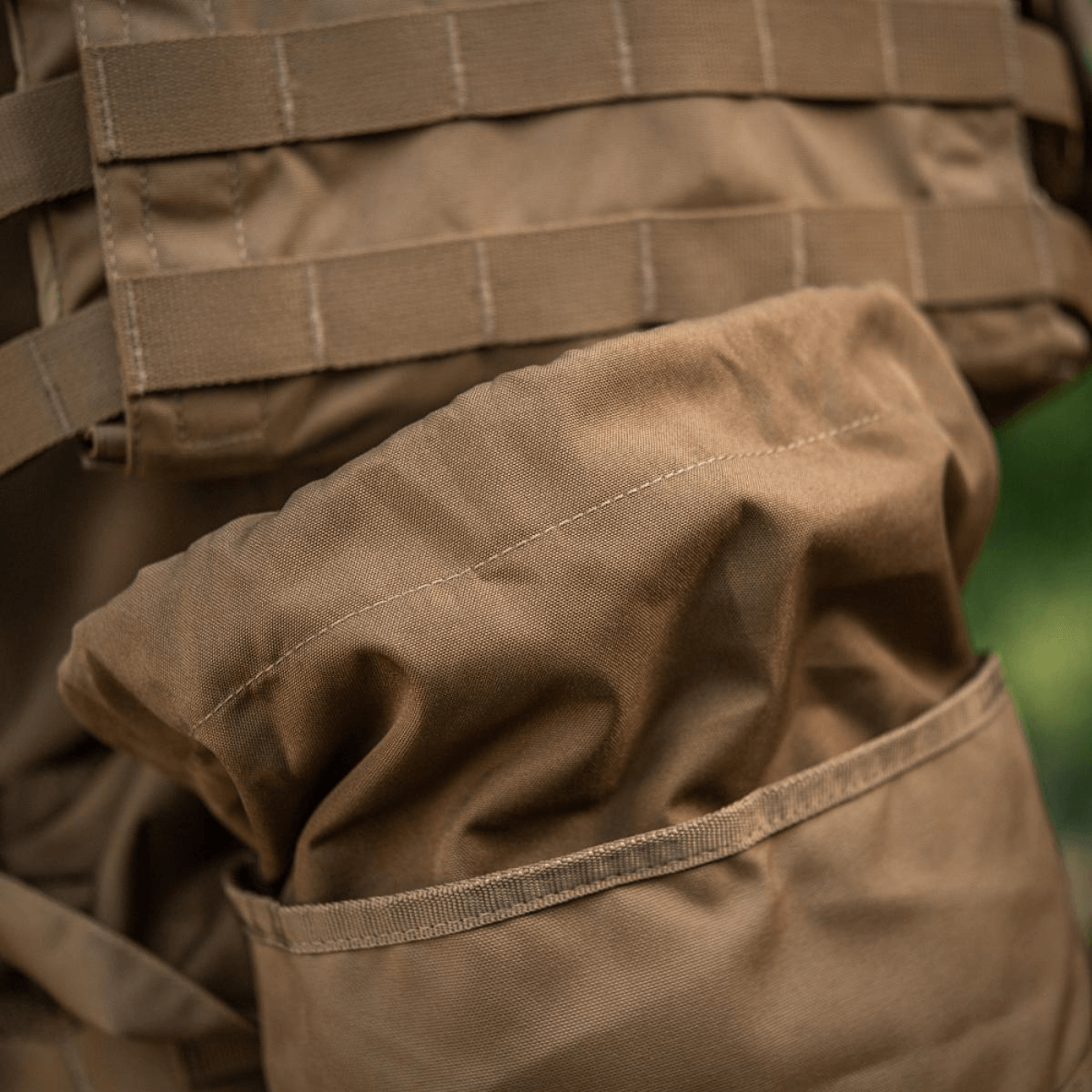 M-Tac Sukharka Gen.3 Pouch, kestävä Cordura 500D, kiinnitetty MOLLE-interfaceen.
