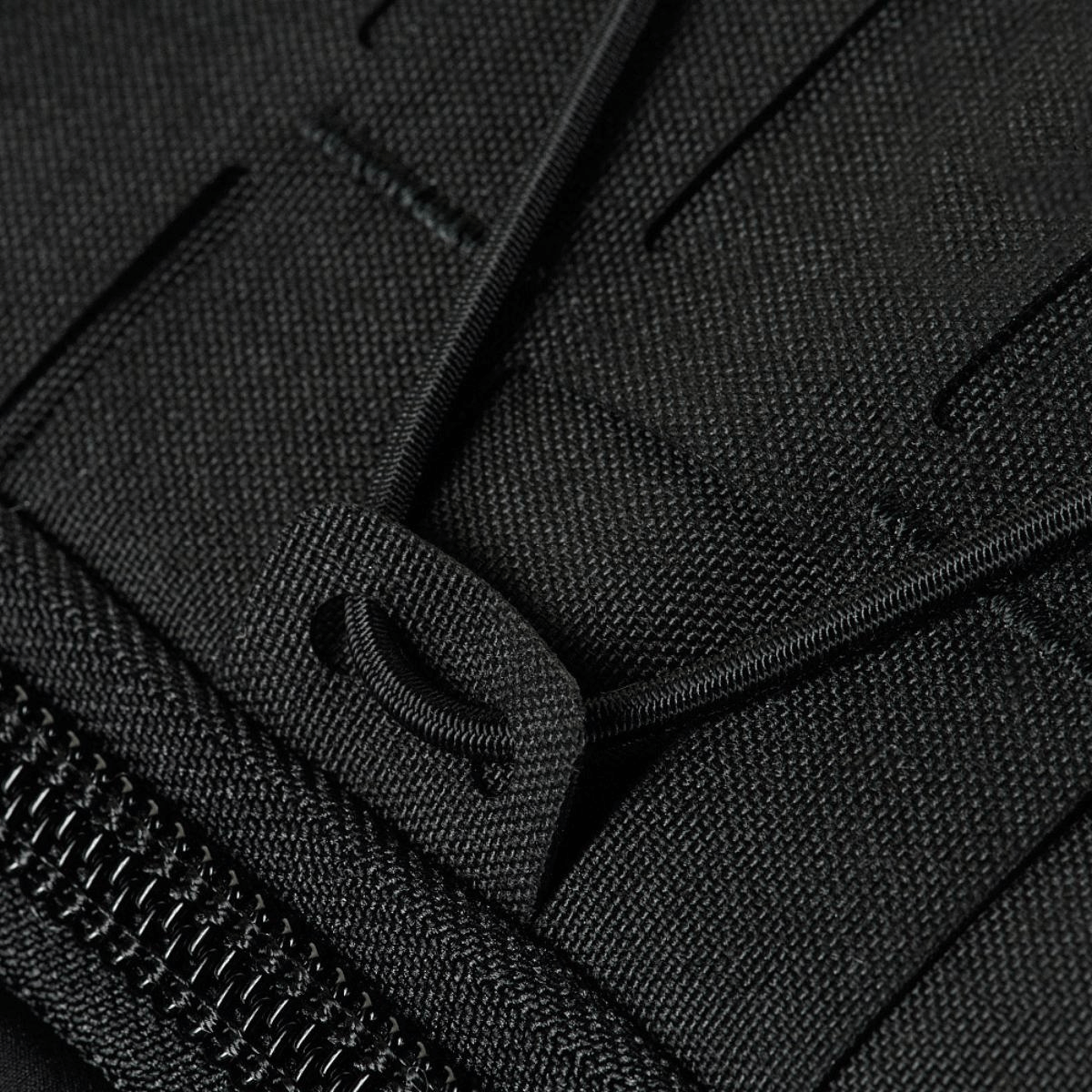Yksityiskohta M-Tac STURM Elite -repusta Cordura-kankaalla ja tukevilla vetoketjuilla taktiseen käyttöön.