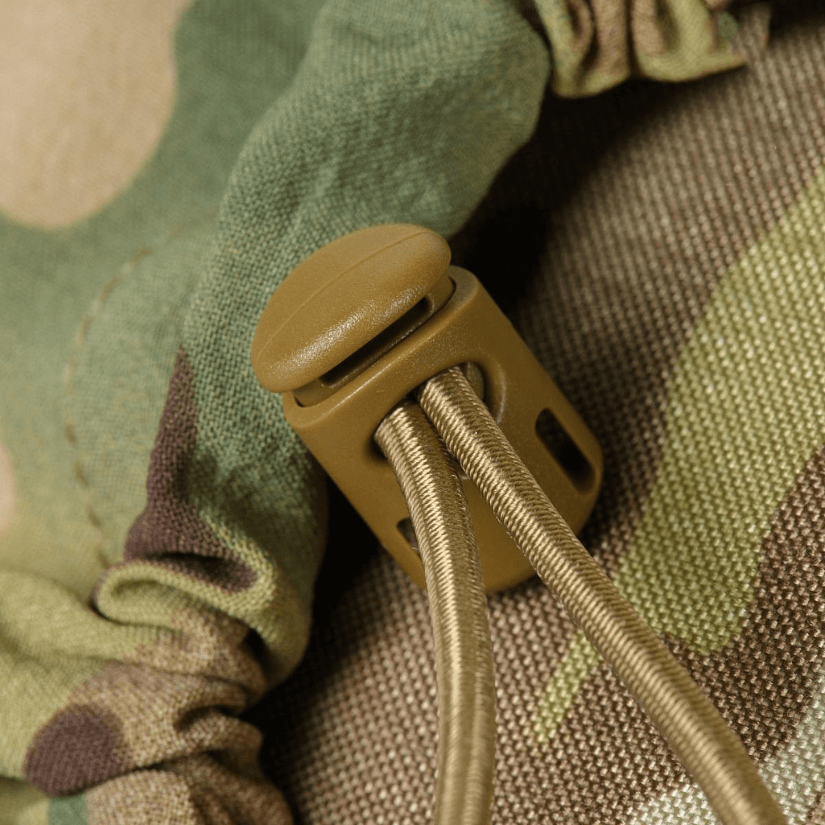 Yksityiskohta M-Tac STURM Elite -repusta Cordura ja kiristysnyöri.