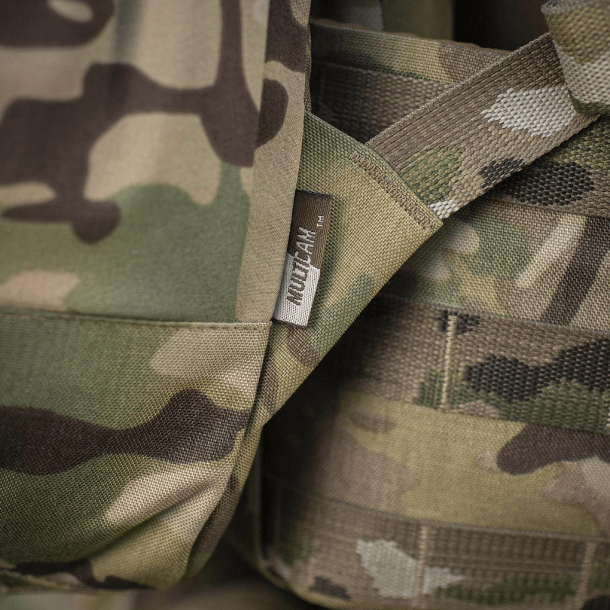 M-Tac STURM Elite -reppu camo-muotoilulla, Cordura-materiaali, MOLLE-etupaneeli ja korkean laadun laitteisto.