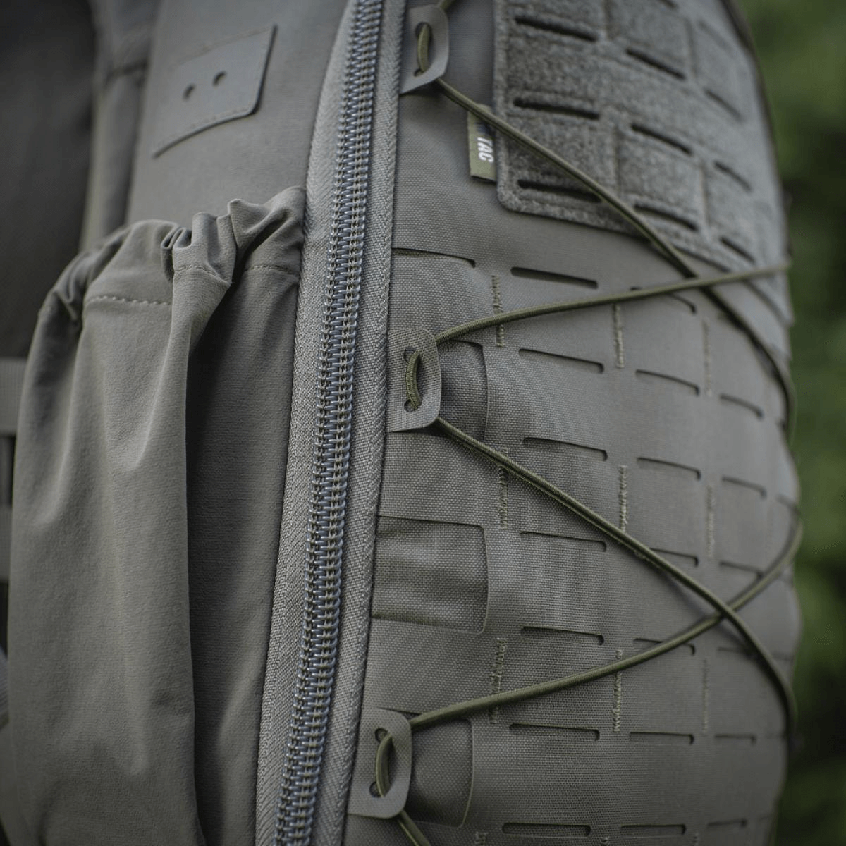 Lähikuva M-Tac STURM Elite -repusta MOLLE Laser Cut -etupaneelilla, näyttää taktisen muotoilun ja Cordura-materiaalin laadun.