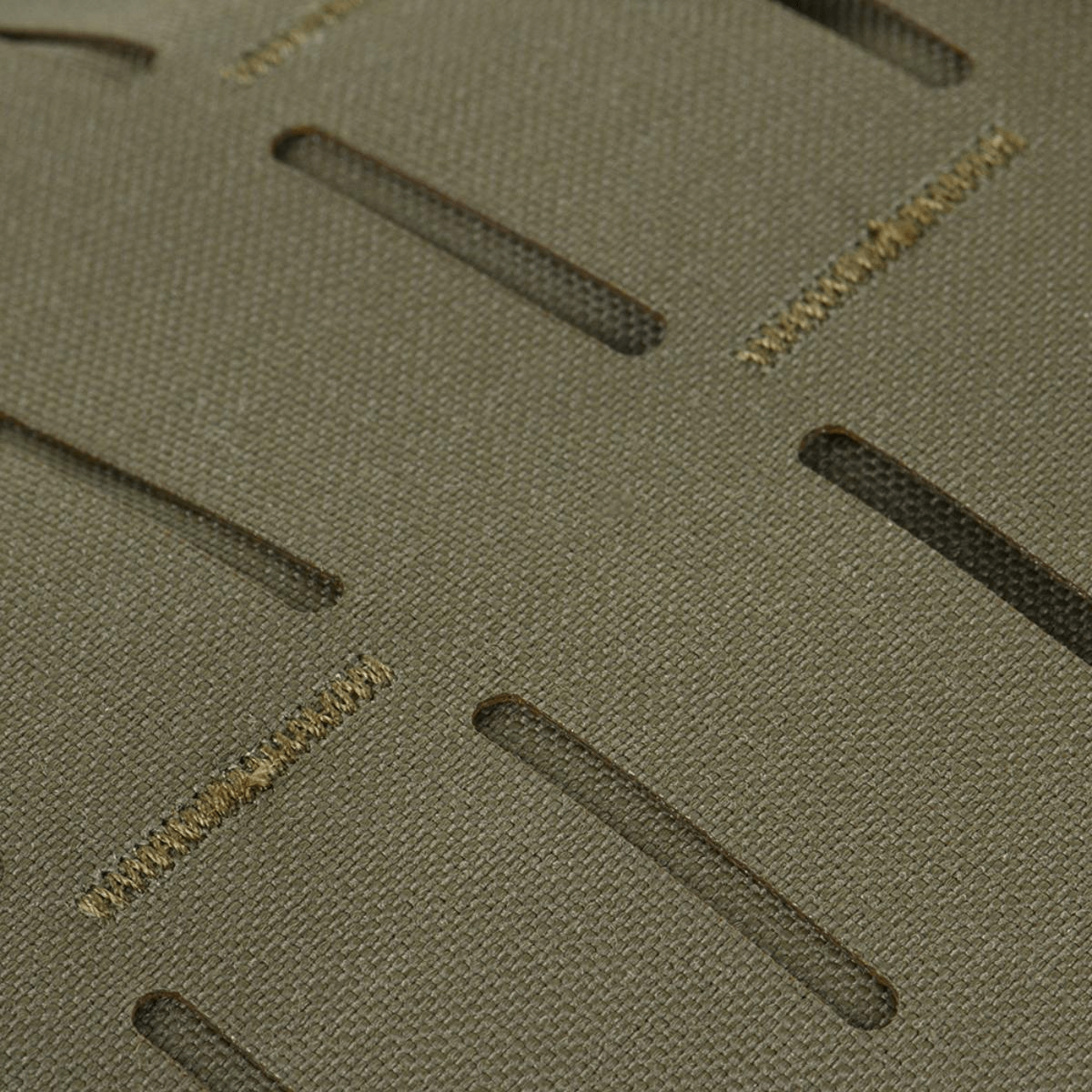 Yksityiskohta MOLLE Laser Cut -paneelista M-Tac STURM Elite -repussa Cordura-materiaalista.