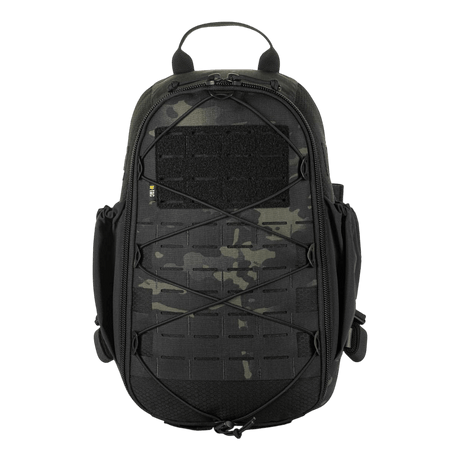 M-Tac STURM Elite -reppu mustana, 15L taktinen reppu MOLLE Laser Cut -etuosalla ja Cordura-materiaalilla, näkymä edestä.