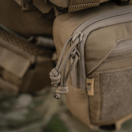 M-Tac Large Elite Gen.II -olkalaukku YKK-vetoketjulla, valmistettu kestävästä Cordura 500D:stä, taktiseen käyttöön ja varusteiden kuljetukseen.