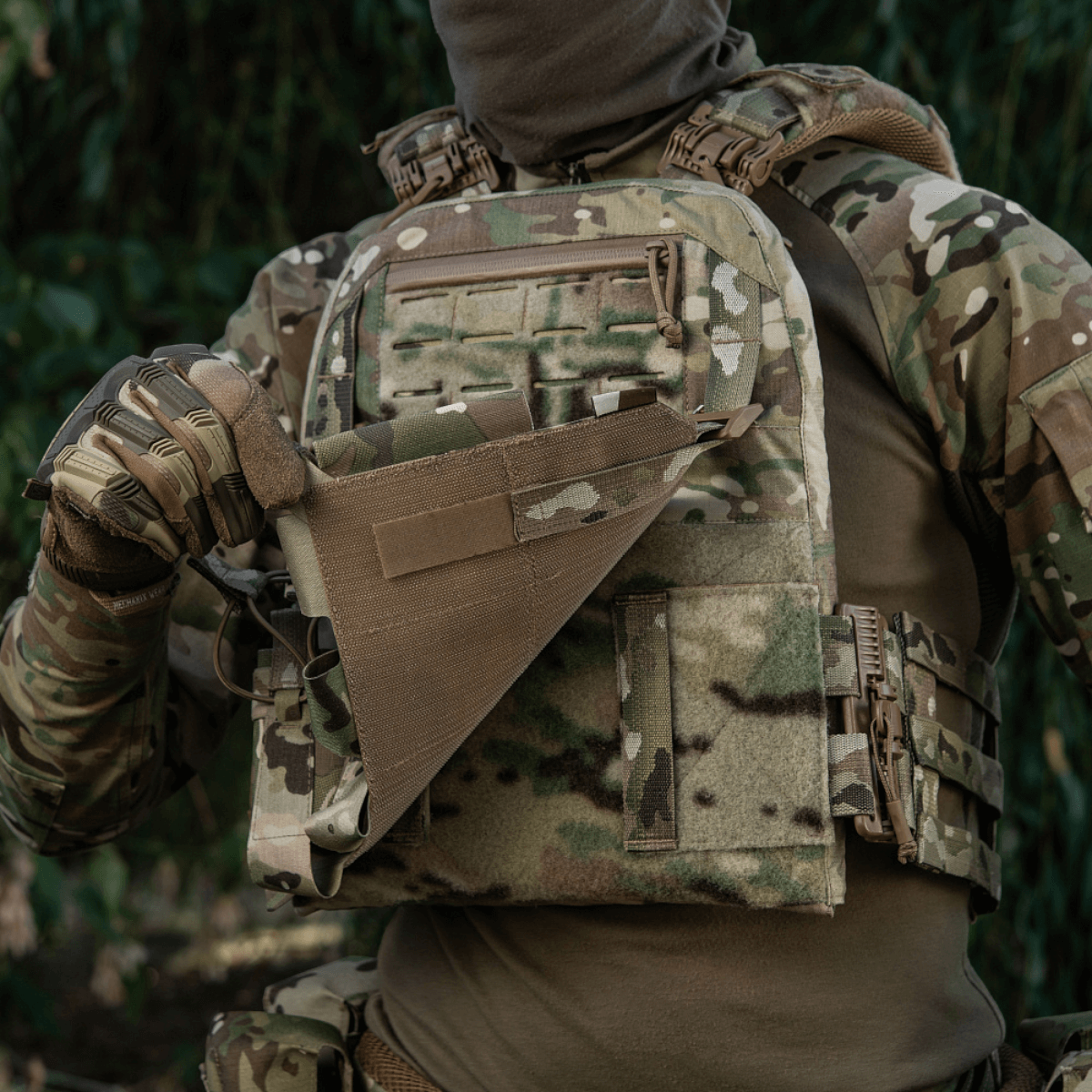 M-Tac etupaneeli Plate Carrier Cuirass QRS:lle, 4 lipasta, multicam-nylon joustavalla suljinnolla, NIJ-sertifiointi, galleria, sijainti 1.